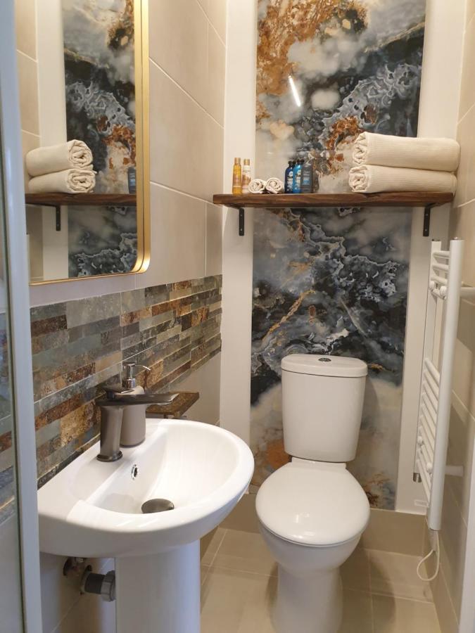 Beautiful Double En-Suite Room, Separate Entrance, Ilford, Central Line Gants Hill, Free Parking Extérieur photo