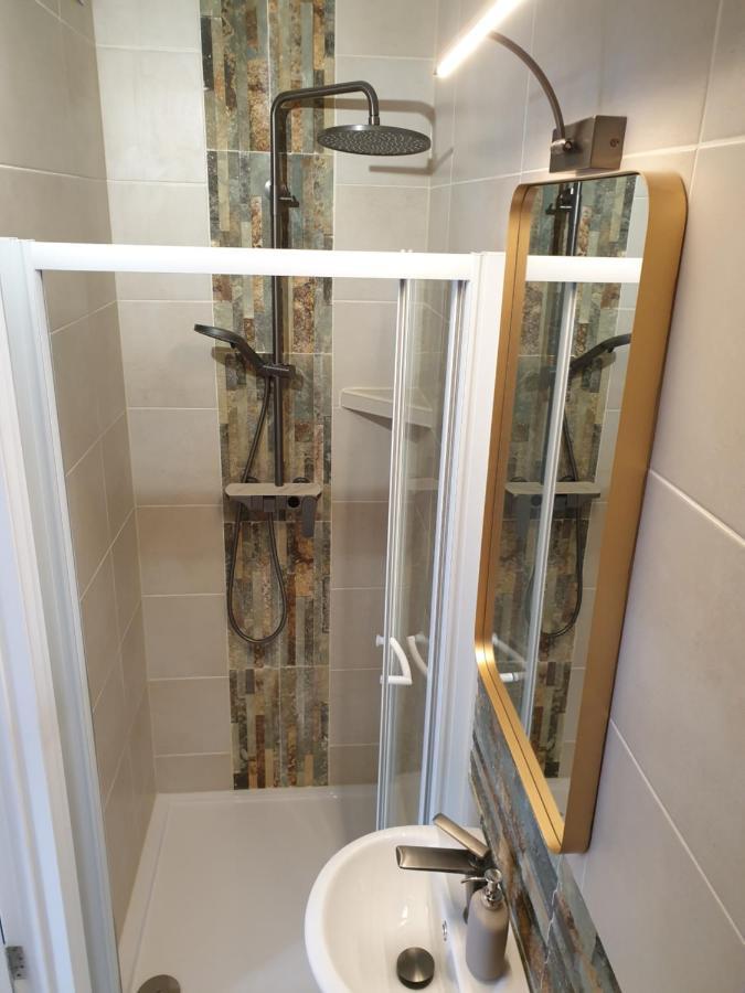 Beautiful Double En-Suite Room, Separate Entrance, Ilford, Central Line Gants Hill, Free Parking Extérieur photo