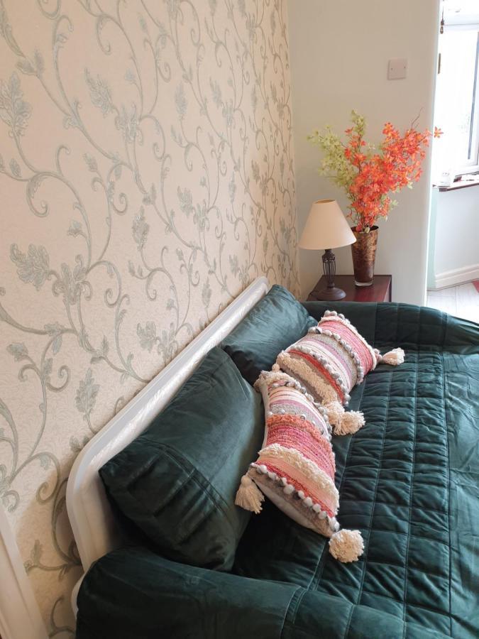 Beautiful Double En-Suite Room, Separate Entrance, Ilford, Central Line Gants Hill, Free Parking Extérieur photo