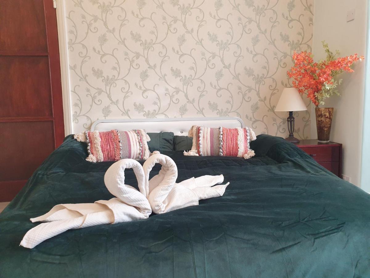 Beautiful Double En-Suite Room, Separate Entrance, Ilford, Central Line Gants Hill, Free Parking Extérieur photo