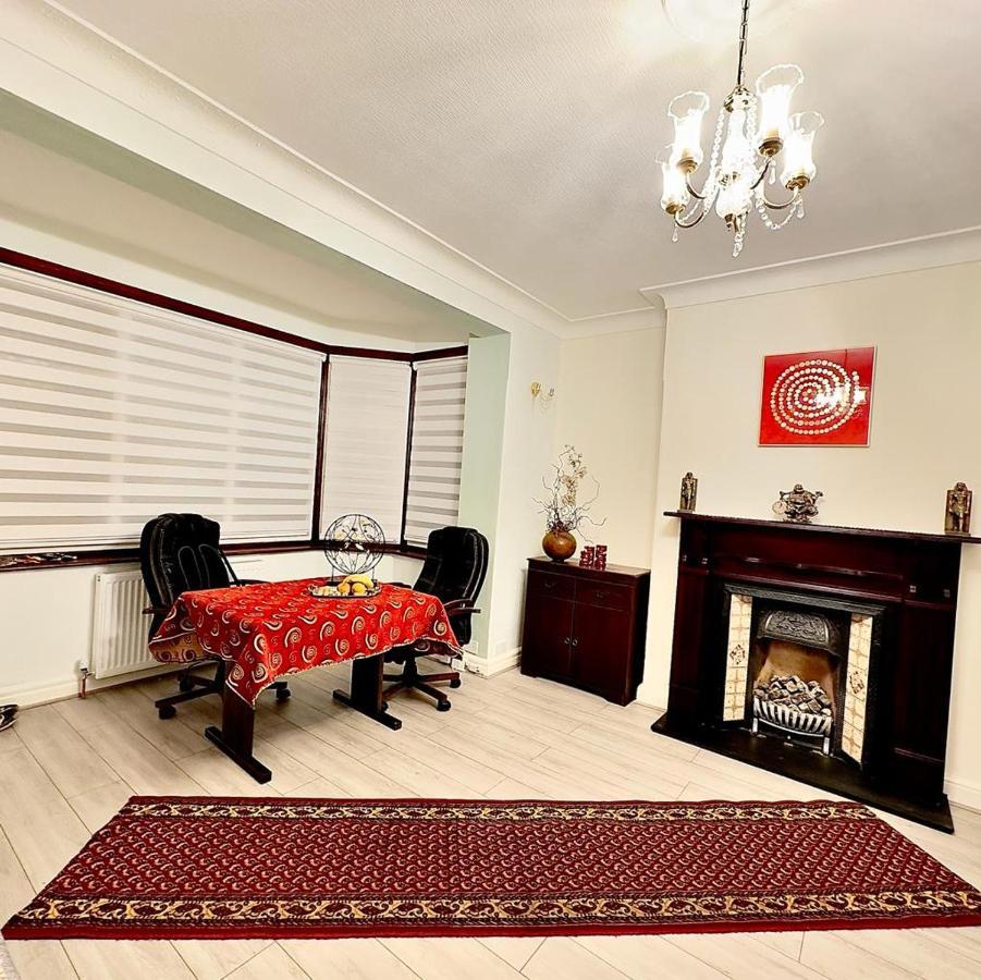 Beautiful Double En-Suite Room, Separate Entrance, Ilford, Central Line Gants Hill, Free Parking Extérieur photo