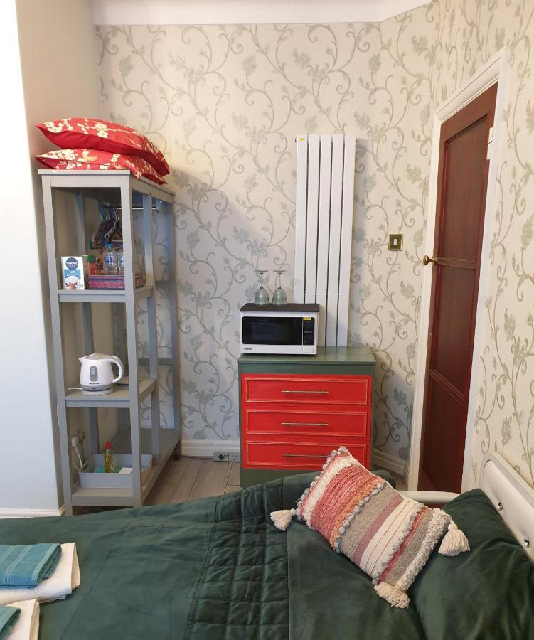 Beautiful Double En-Suite Room, Separate Entrance, Ilford, Central Line Gants Hill, Free Parking Extérieur photo